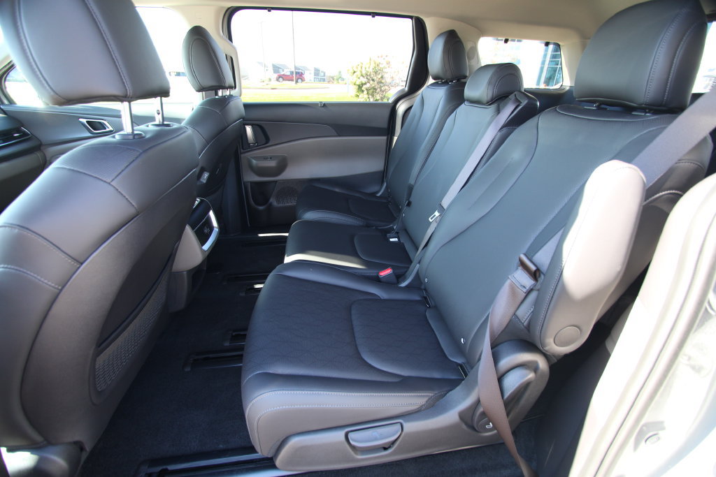 Used 2026 Kia Carnival EX FWD image 7