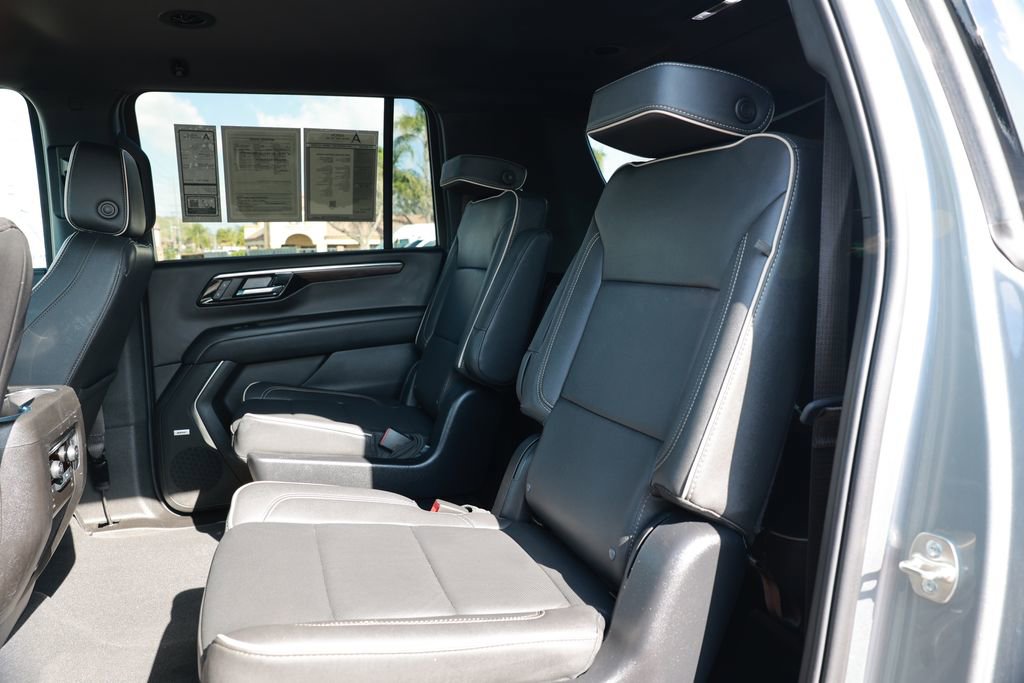 Used 2025 Chevrolet Suburban Premier image 30