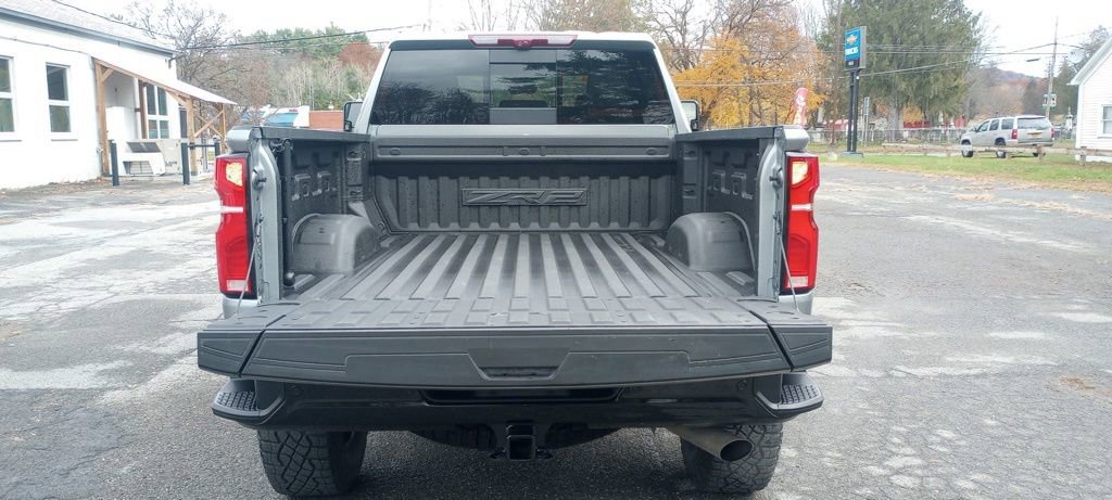 Used 2024 Chevrolet Silverado 2500 ZR2 w/ Technology Package image 8