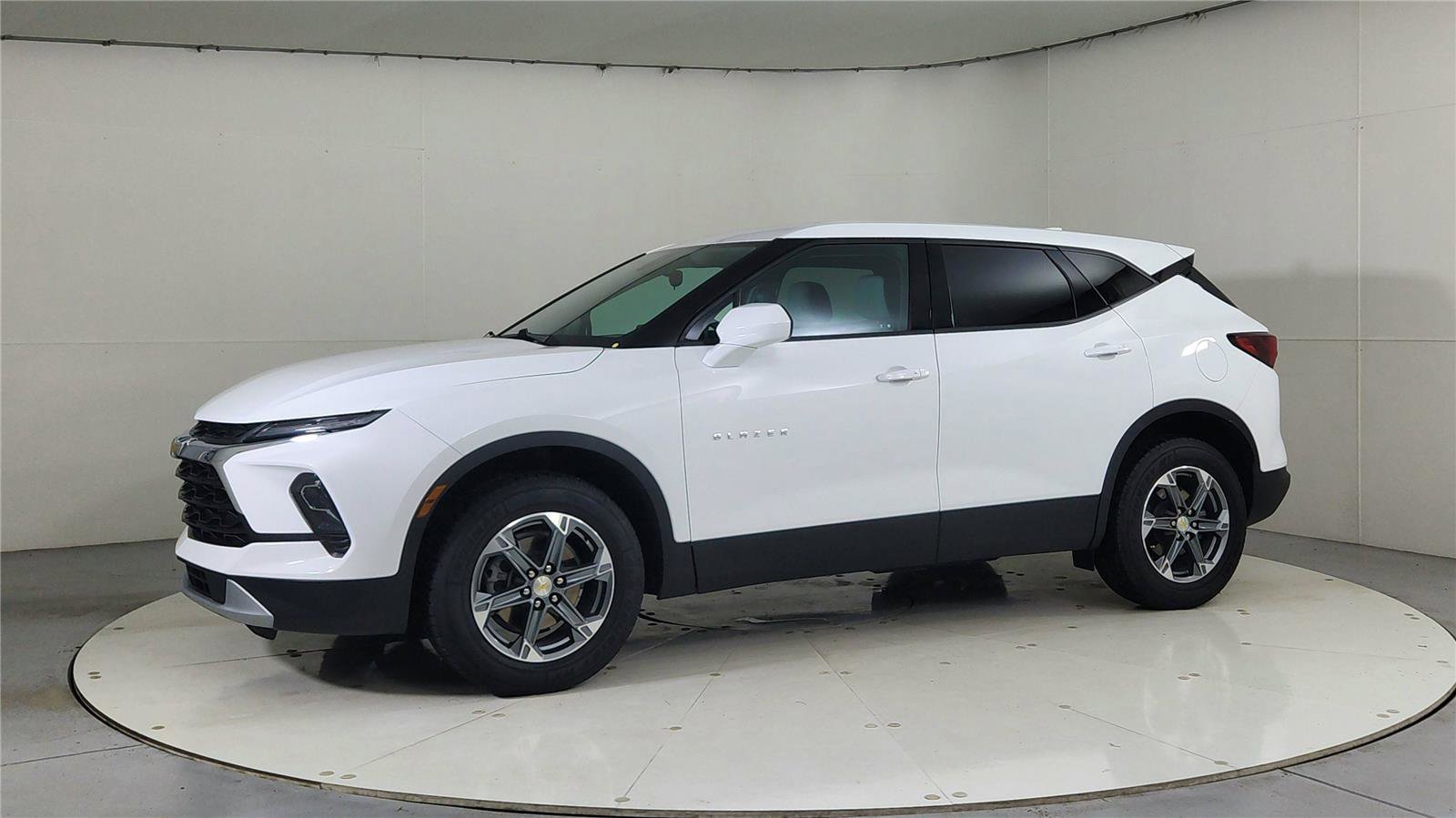 Used 2023 Chevrolet Blazer LT image 3