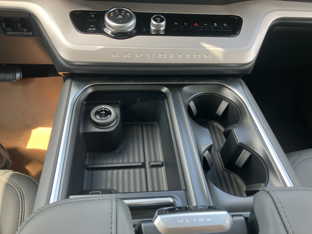 New 2027 Ford Expedition Active AWD/4WD image 13