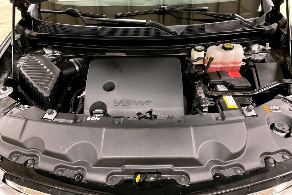 Used 2023 Chevrolet Traverse Premier w/ LPO, Floor Liner Package AWD/4WD image 10