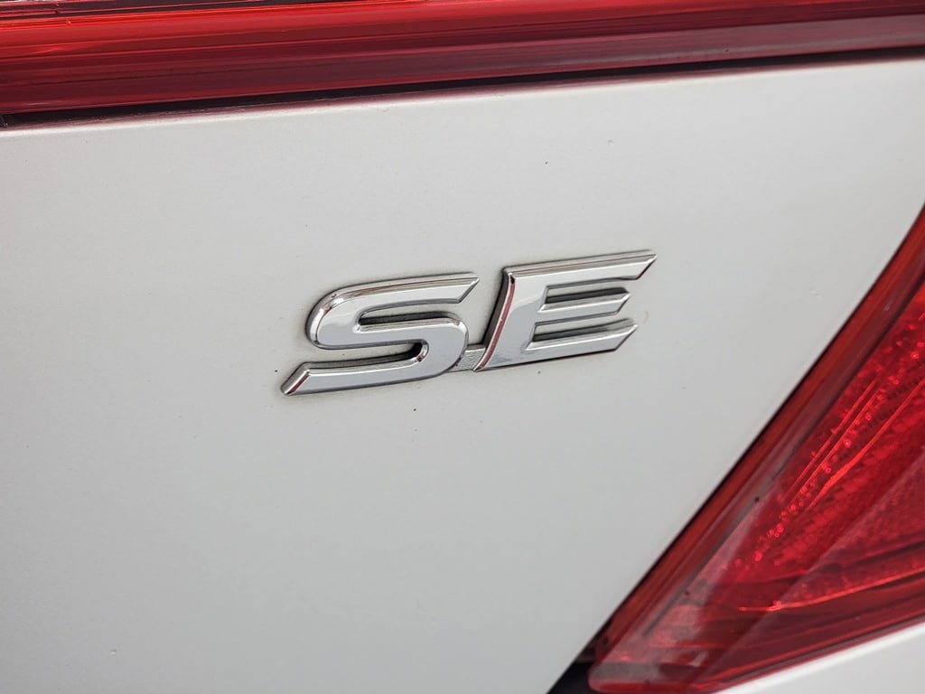 Used 2012 Toyota Camry SE w/ Convenience Pkg FWD image 10