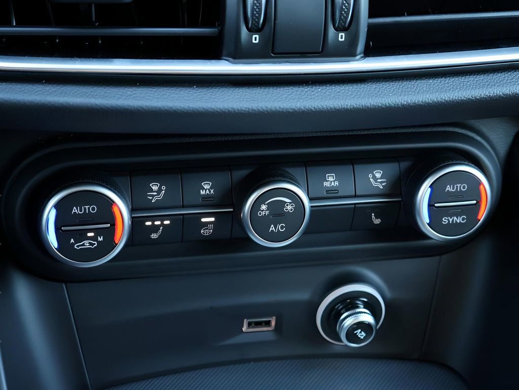 New 2025 Alfa Romeo Stelvio Sprint image 26