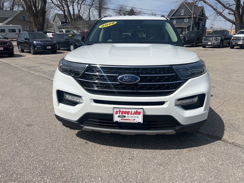 Used 2020 Ford Explorer XLT w/ Equipment Group 202A image 3