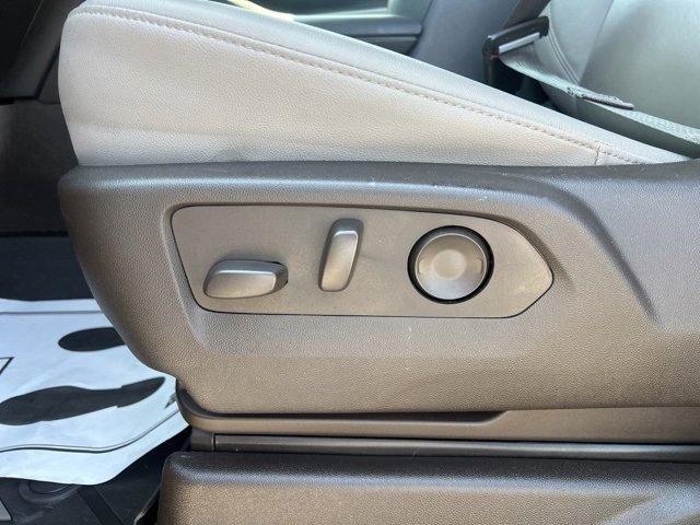 Used 2023 Chevrolet Suburban Z71 w/ Luxury Package image 16