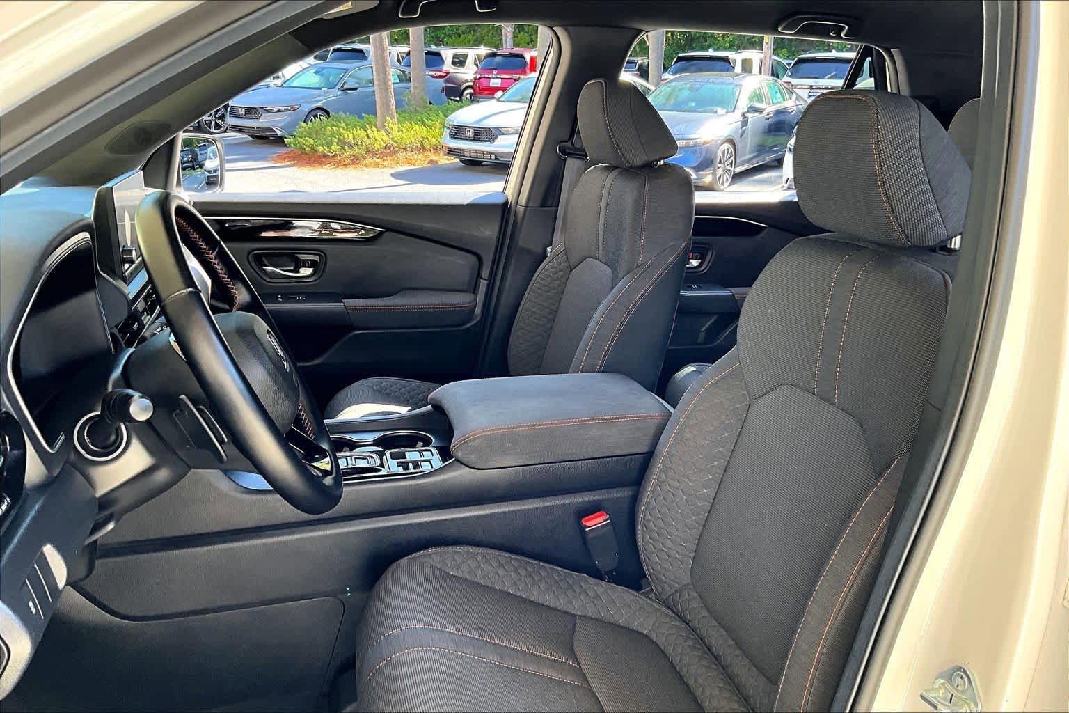 Certified 2025 Honda Pilot Sport image 8