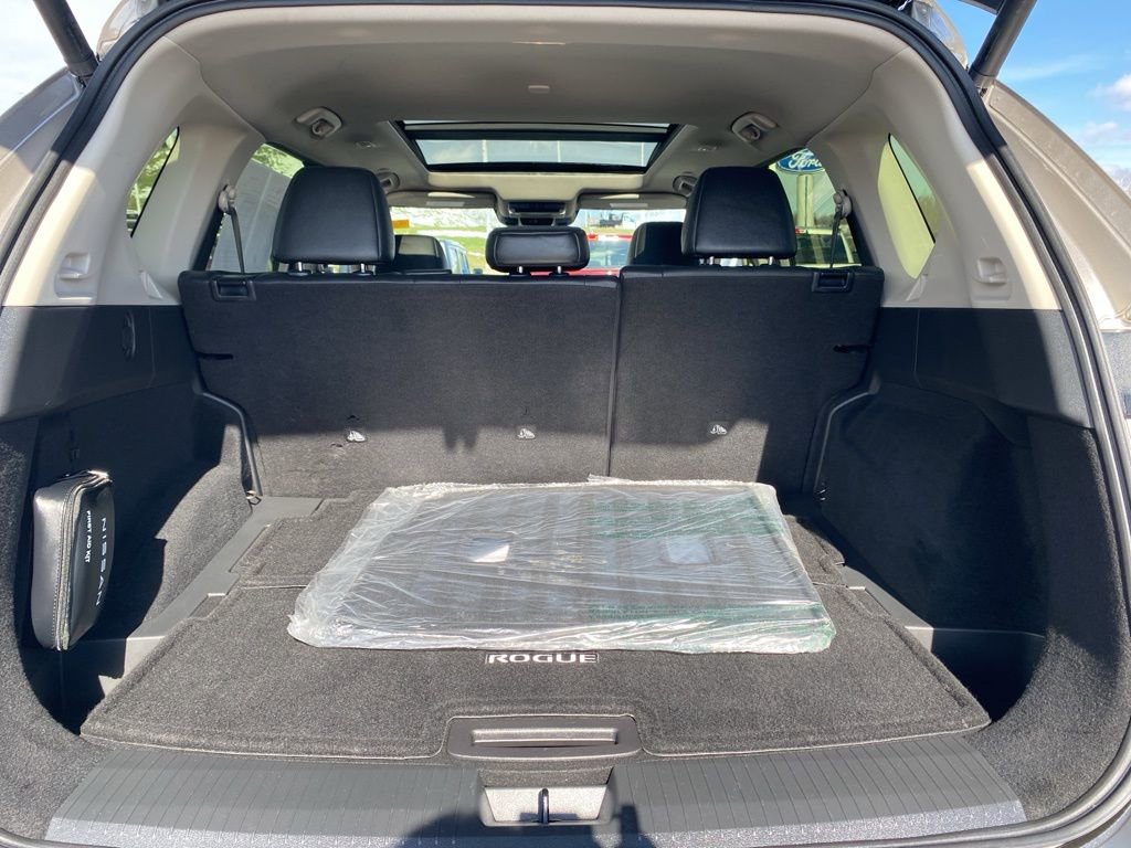 Used 2023 Nissan Rogue SL w/ SL Premium Package image 16