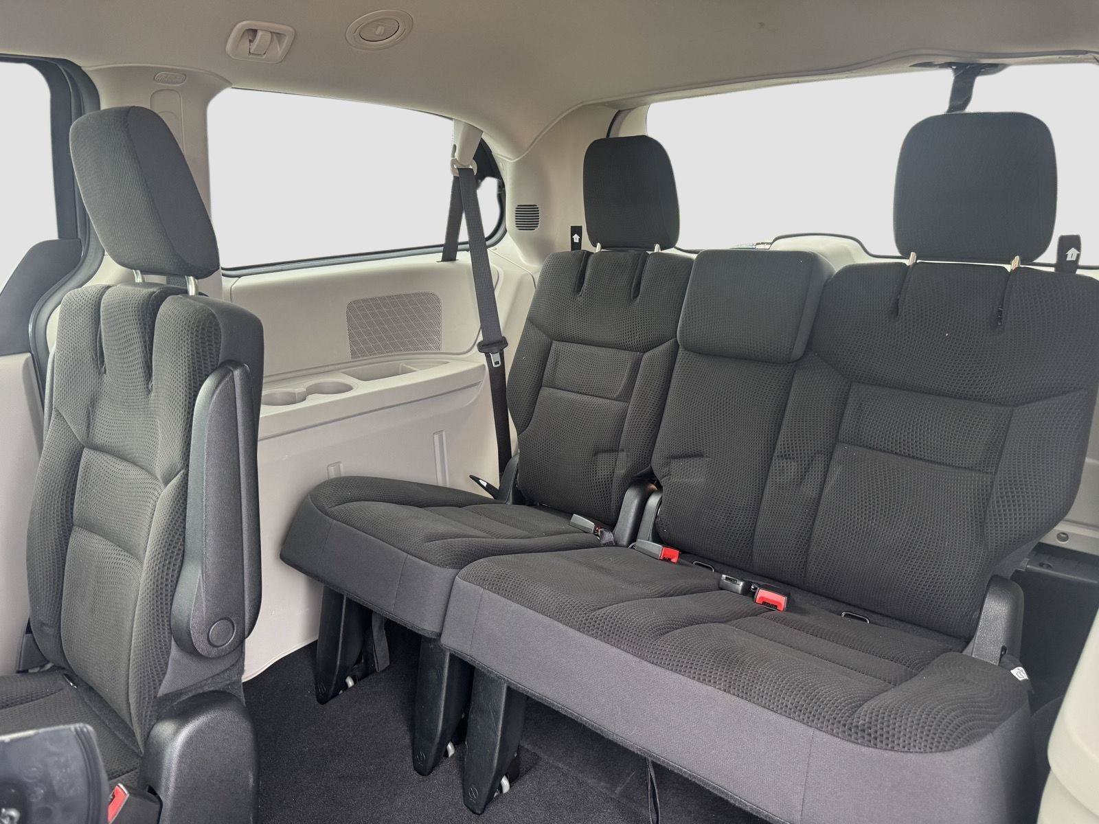 Used 2019 Dodge Grand Caravan SE w/ UConnect Hands-Free Group FWD image 29