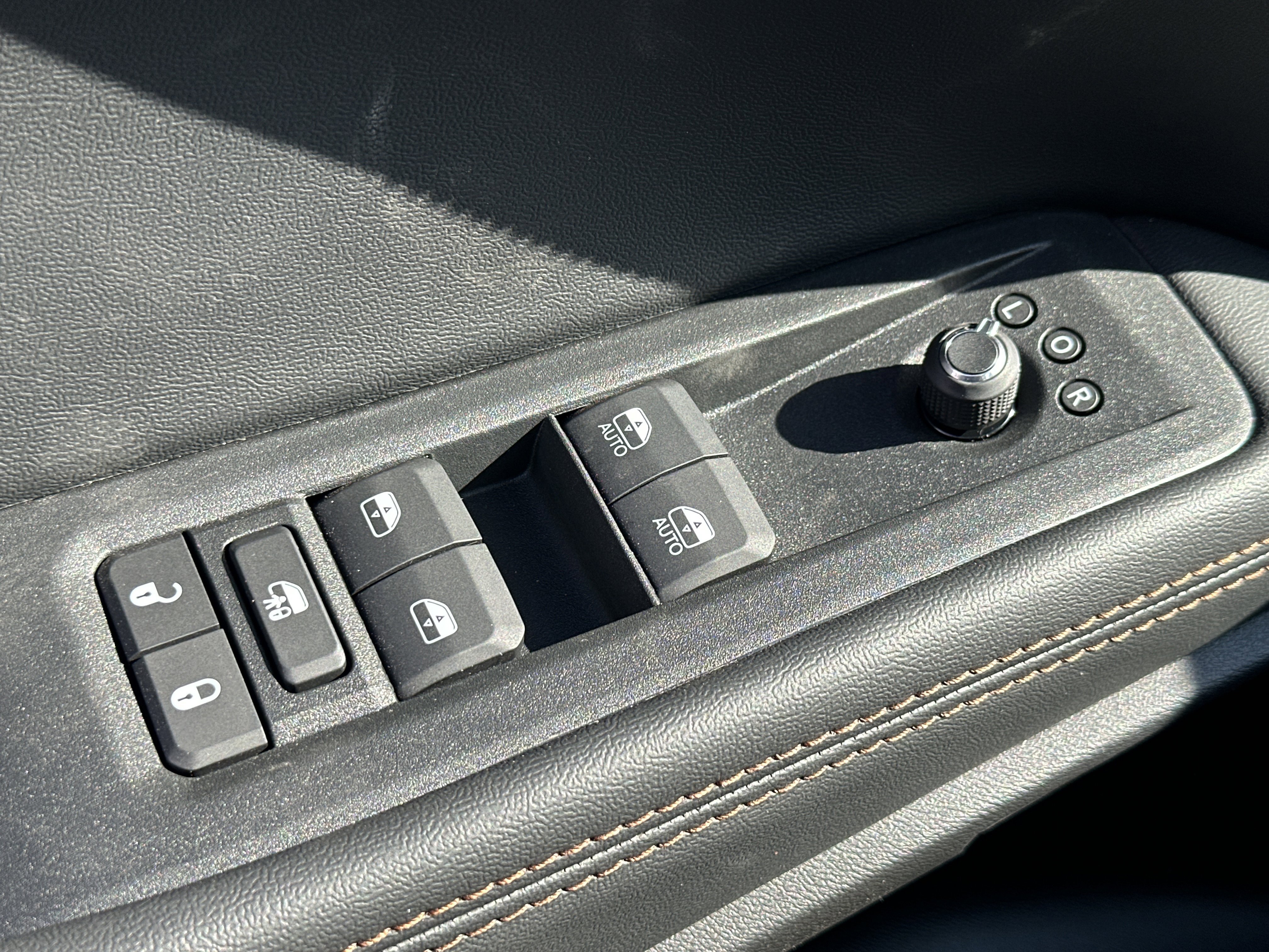 New 2026 Jeep Cherokee Overland image 7