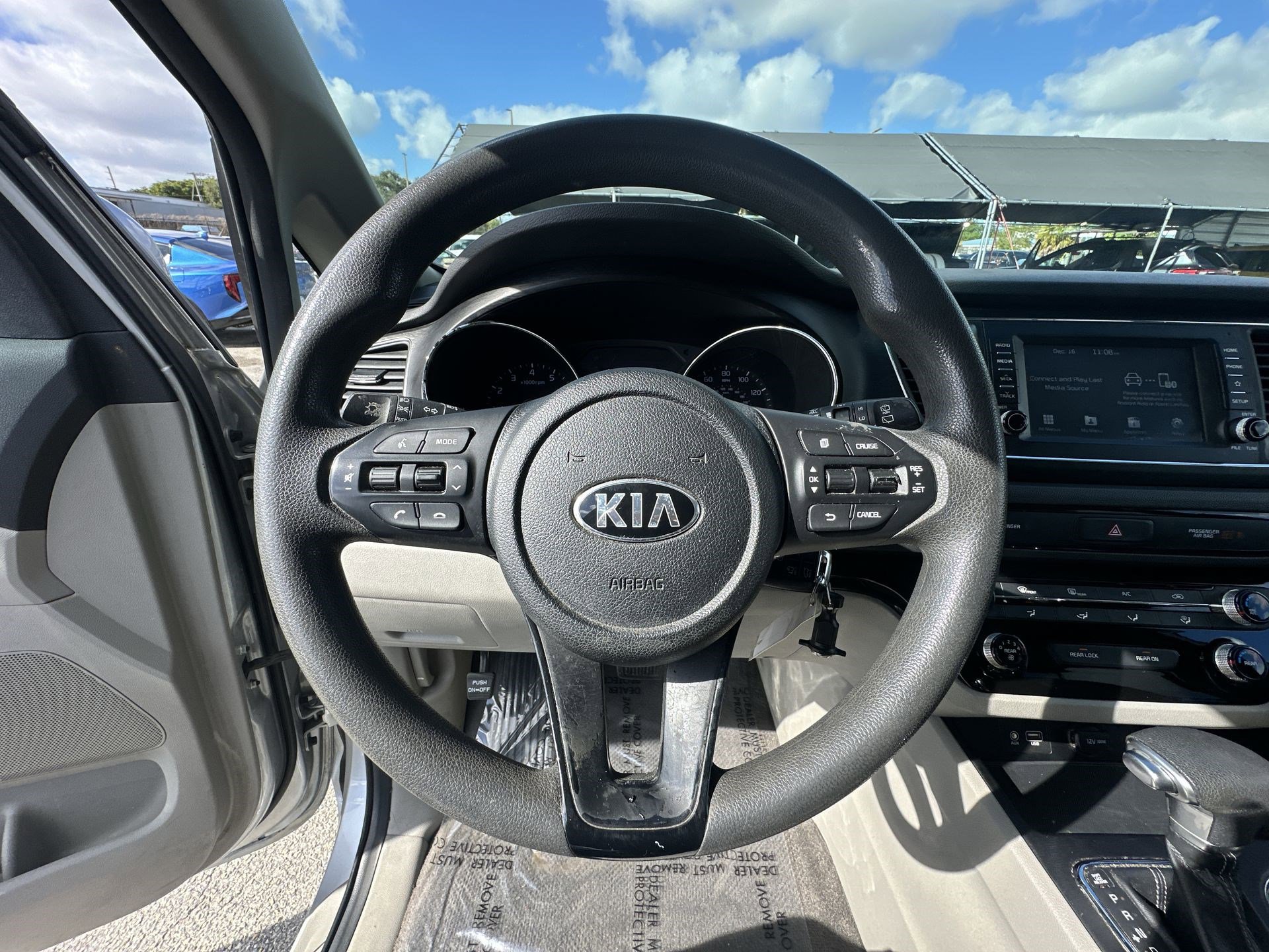 Used 2019 Kia Sedona LX image 11