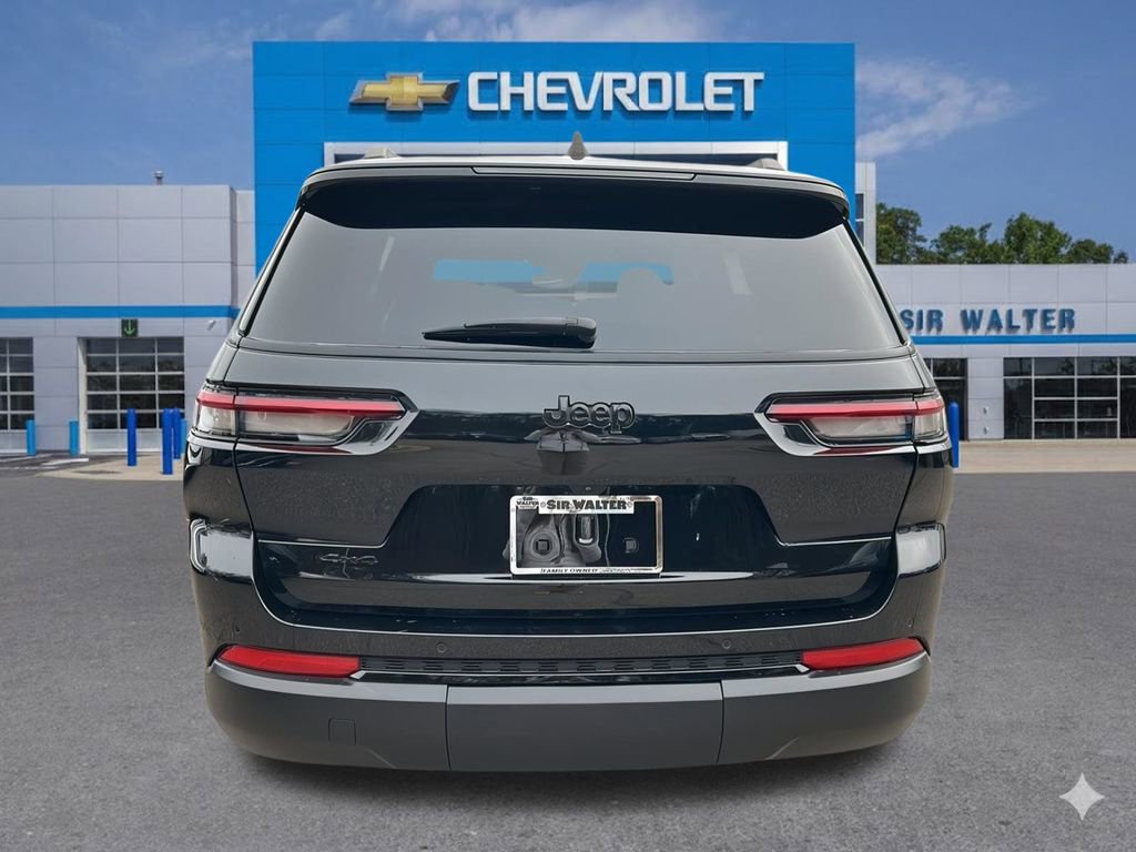 Used 2023 Jeep Grand Cherokee L Laredo image 5