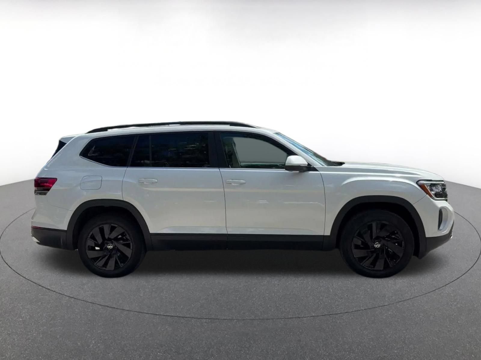 Used 2026 Volkswagen Atlas SE FWD image 15