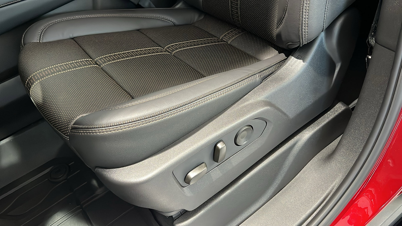 New 2026 Chevrolet Tahoe High Country w/ LPO, Get Active Package image 17