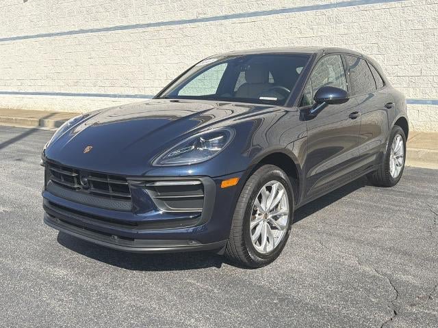 Used 2023 Porsche Macan AWD/4WD image 3