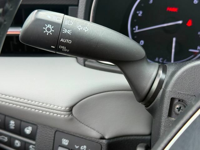 Used 2019 Toyota Avalon Touring w/ Advanced Safety Package FWD image 18