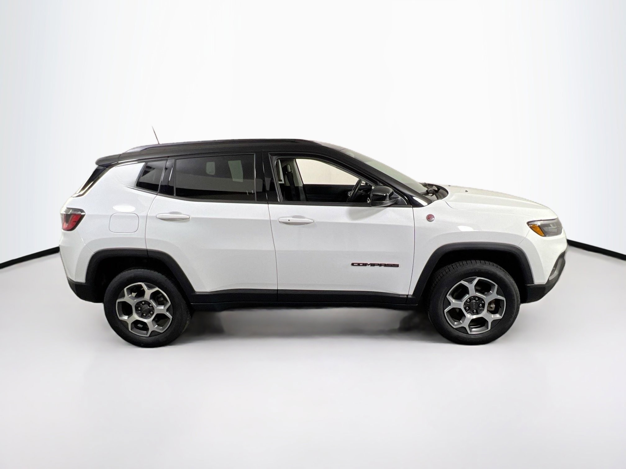 Used 2022 Jeep Compass Trailhawk w/ Trailhawk Convenience Group AWD/4WD image 4