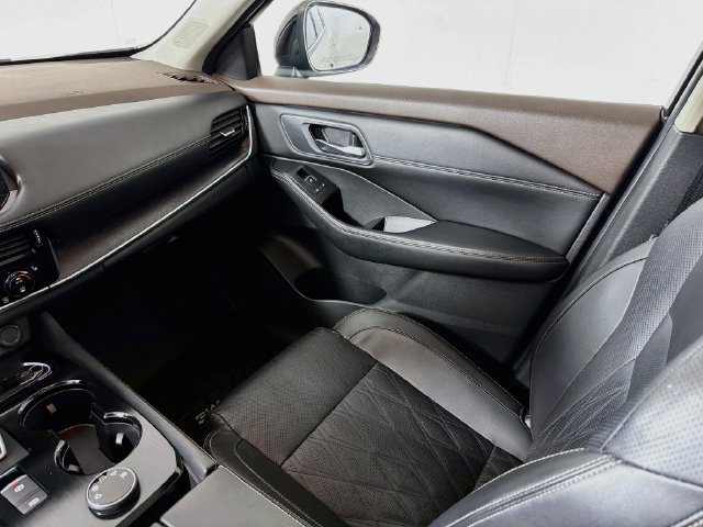Certified 2021 Nissan Rogue Platinum AWD/4WD image 32
