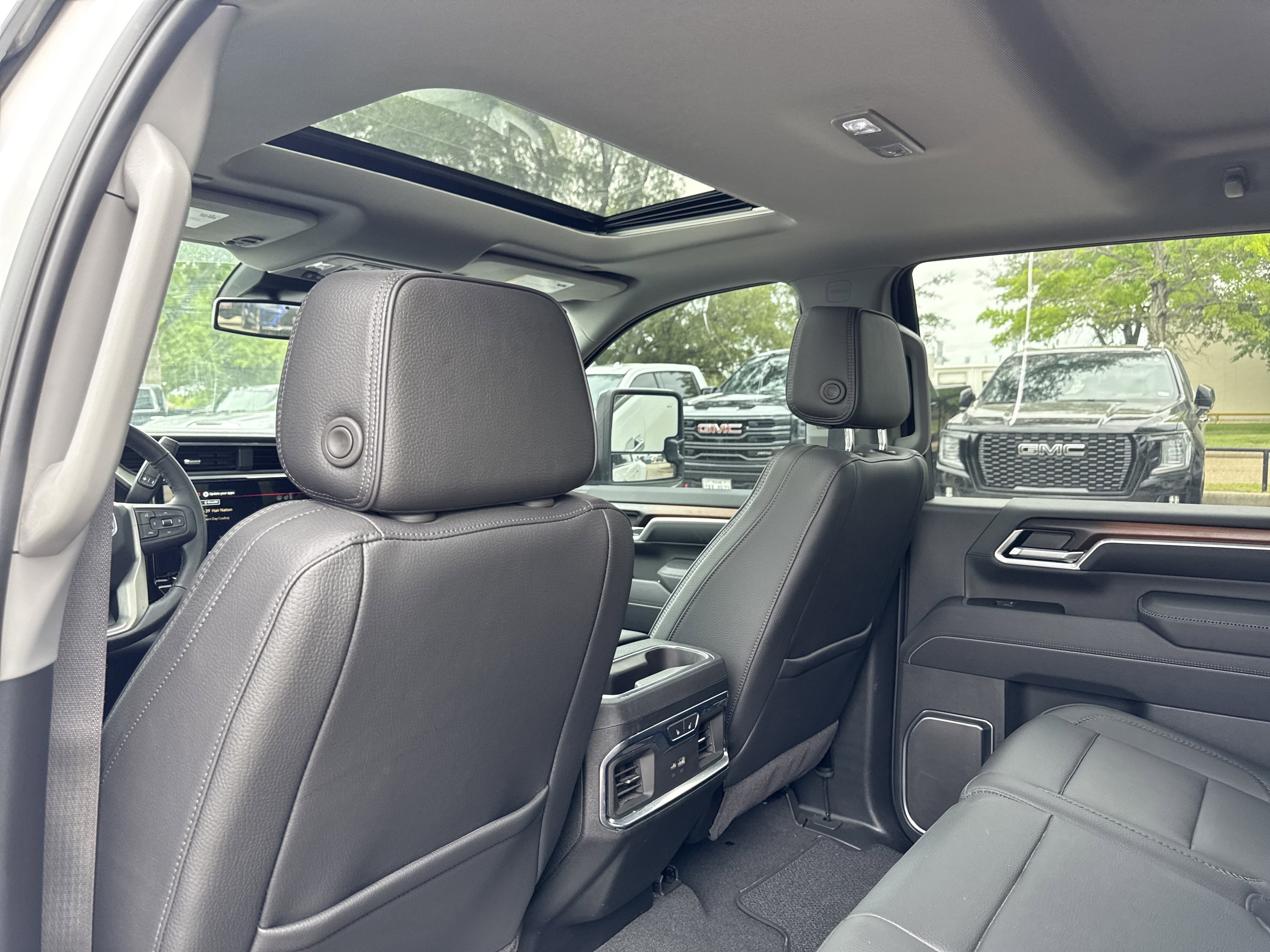 Used 2025 GMC Sierra 3500 Denali image 10