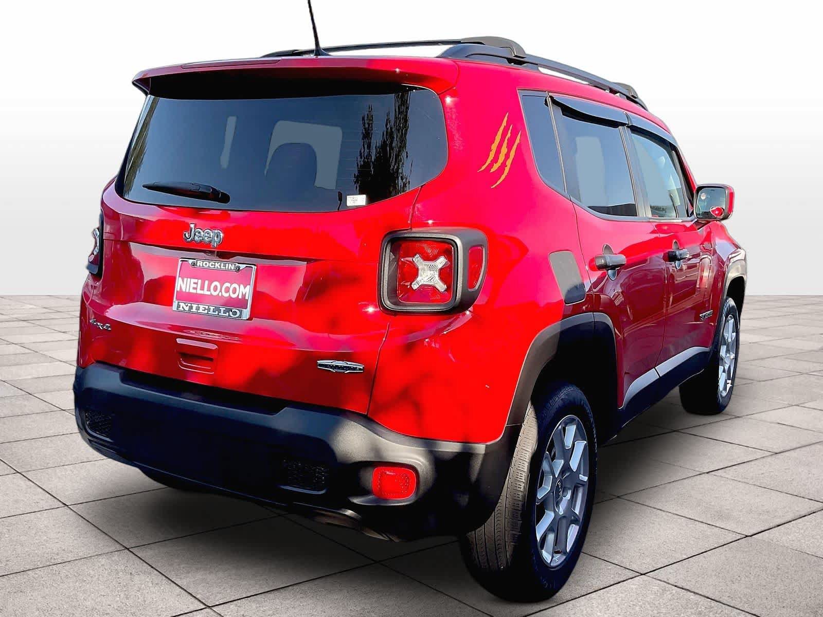 Used 2021 Jeep Renegade Latitude w/ Sun & Sound Group AWD/4WD image 16