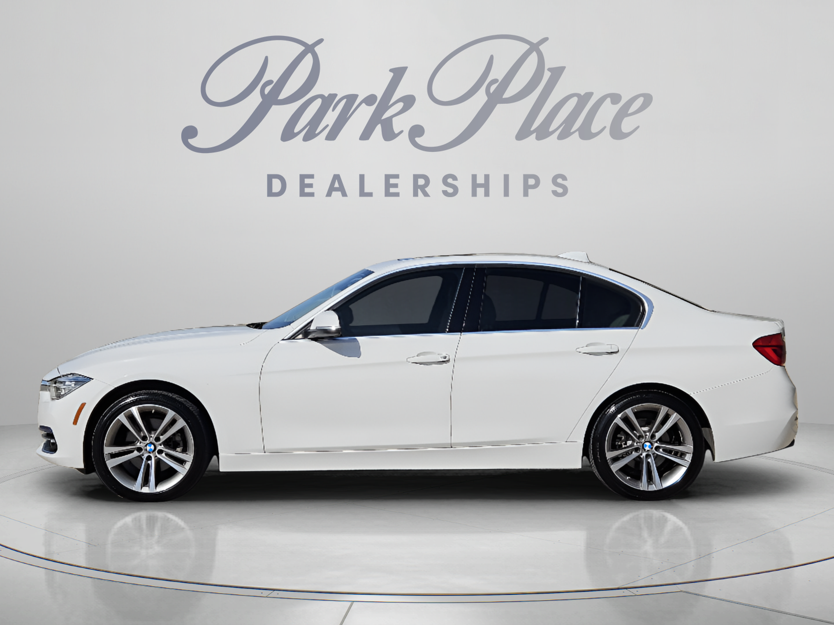 Used 2018 BMW 330i Sedan RWD image 2