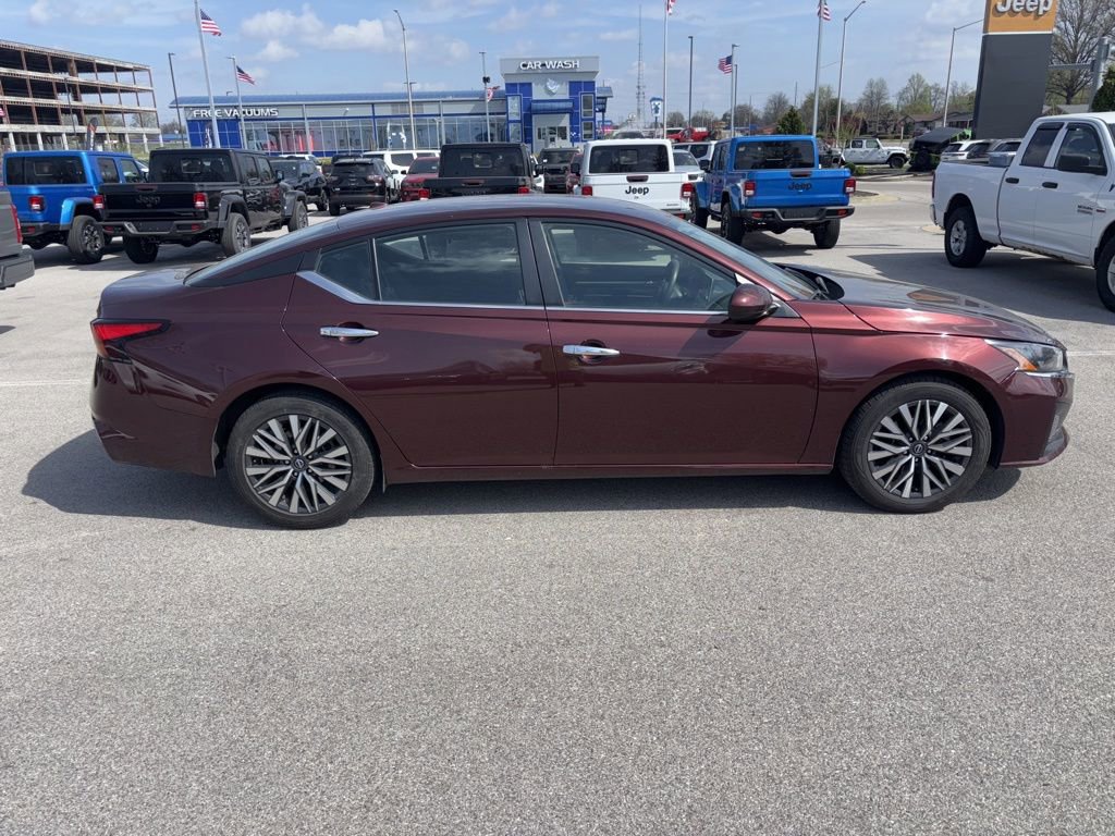 Used 2023 Nissan Altima 2.5 SV FWD image 6