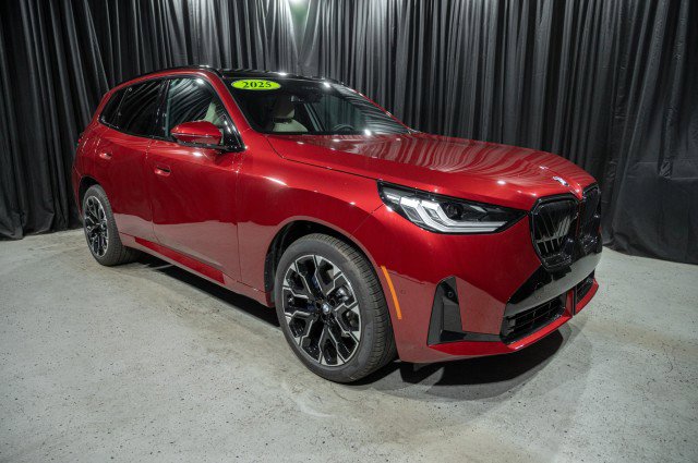 Used 2025 BMW X3 xDrive30i w/ Premium Package image 3