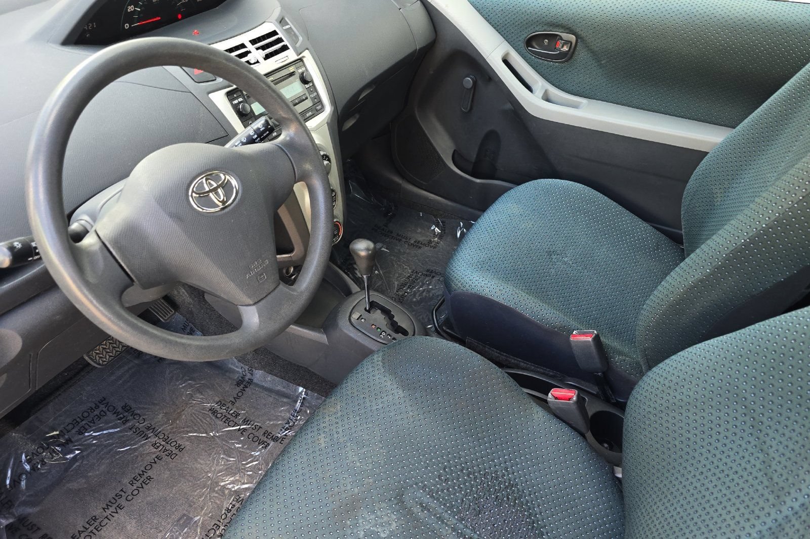 Used 2007 Toyota Yaris 2-Door Hatchback FWD image 10