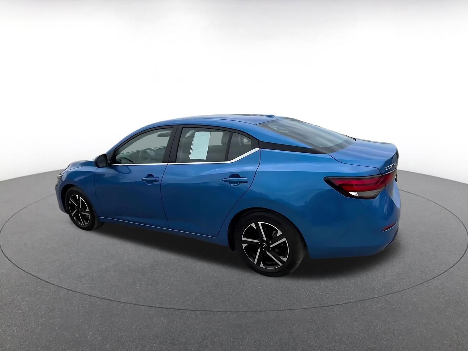Used 2025 Nissan Sentra SV FWD image 10