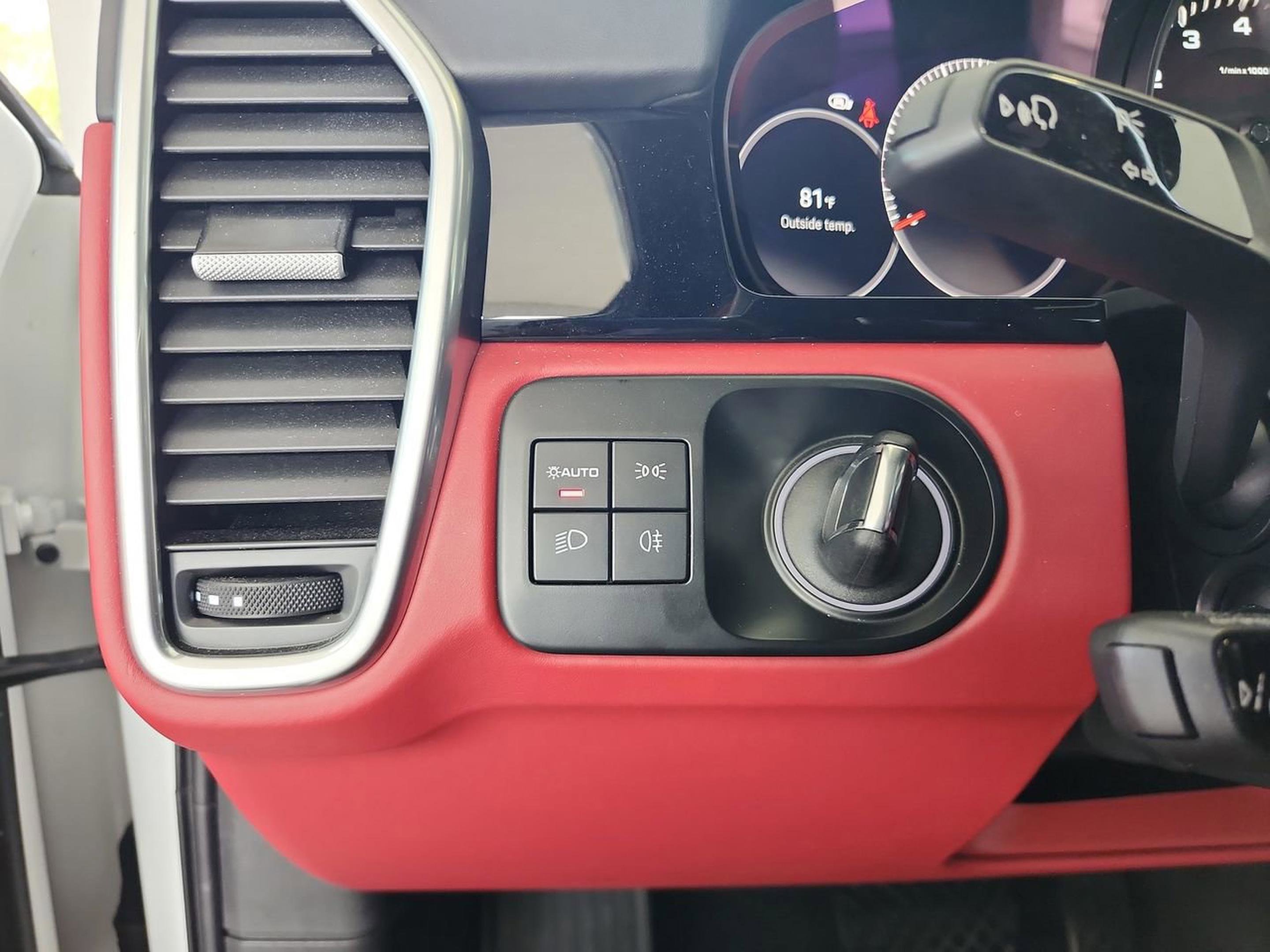 Used 2023 Porsche Cayenne Platinum Edition AWD/4WD image 12