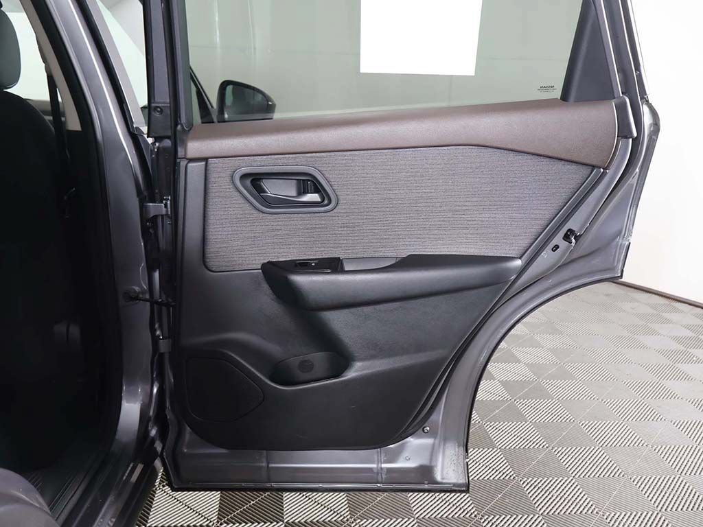 Used 2023 Nissan Rogue S AWD/4WD image 30