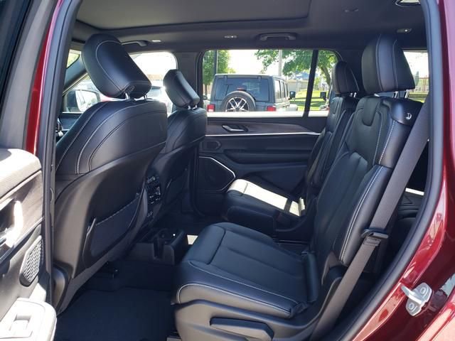 New 2024 Jeep Grand Cherokee L Limited w/ Black Appearance Package image 12