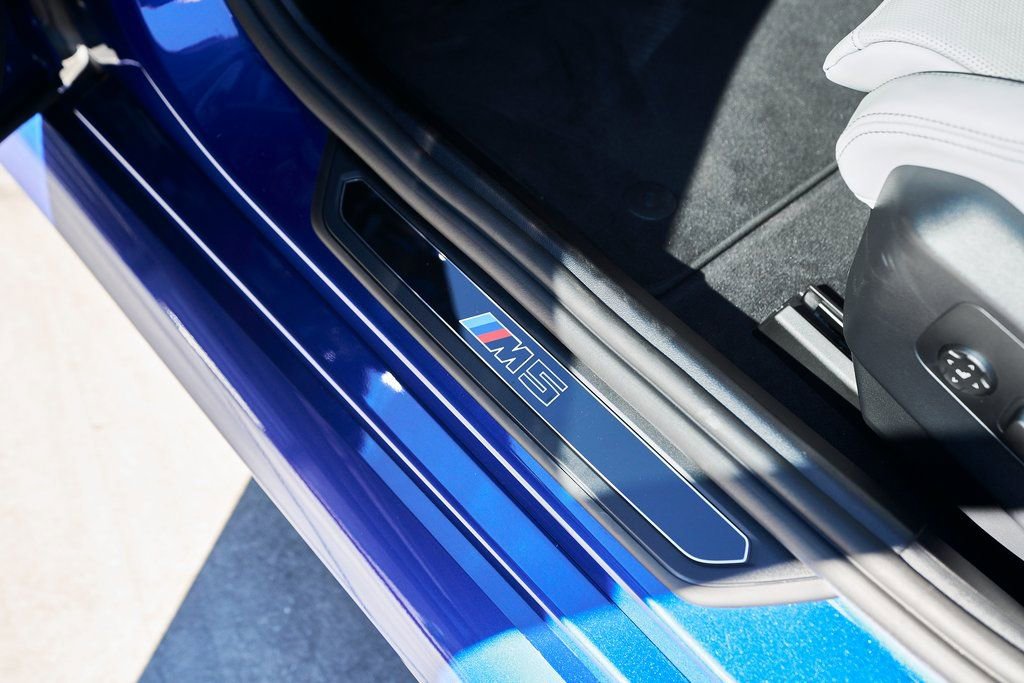 Used 2025 BMW M5 Touring image 32