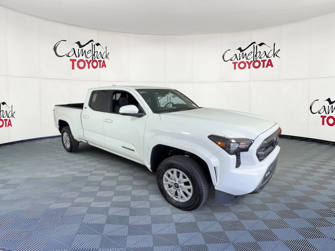 Used 2025 Toyota Tacoma SR5 AWD/4WD image 6