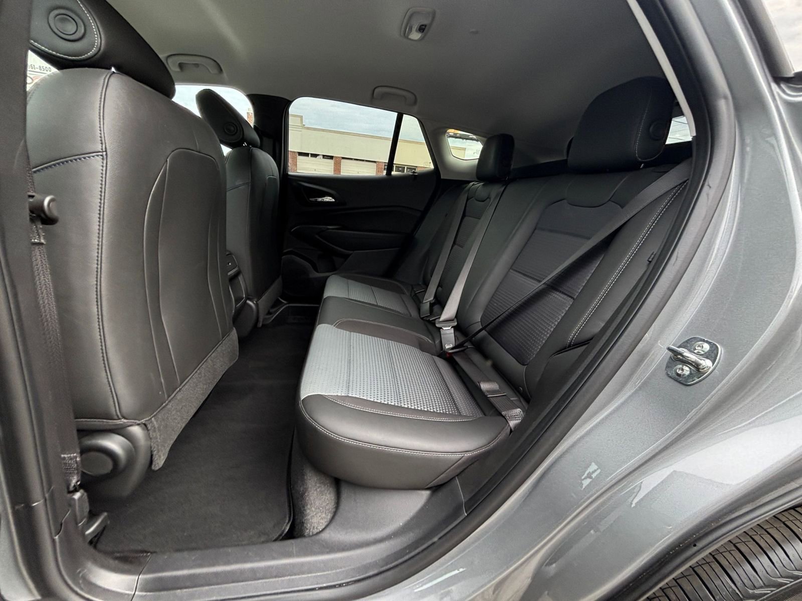 Used 2025 Chevrolet Trax LT w/ LT Convenience Package FWD image 26