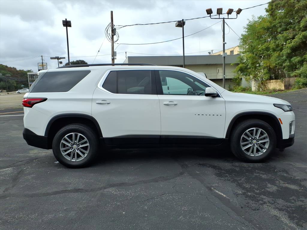 Used 2023 Chevrolet Traverse LT image 2