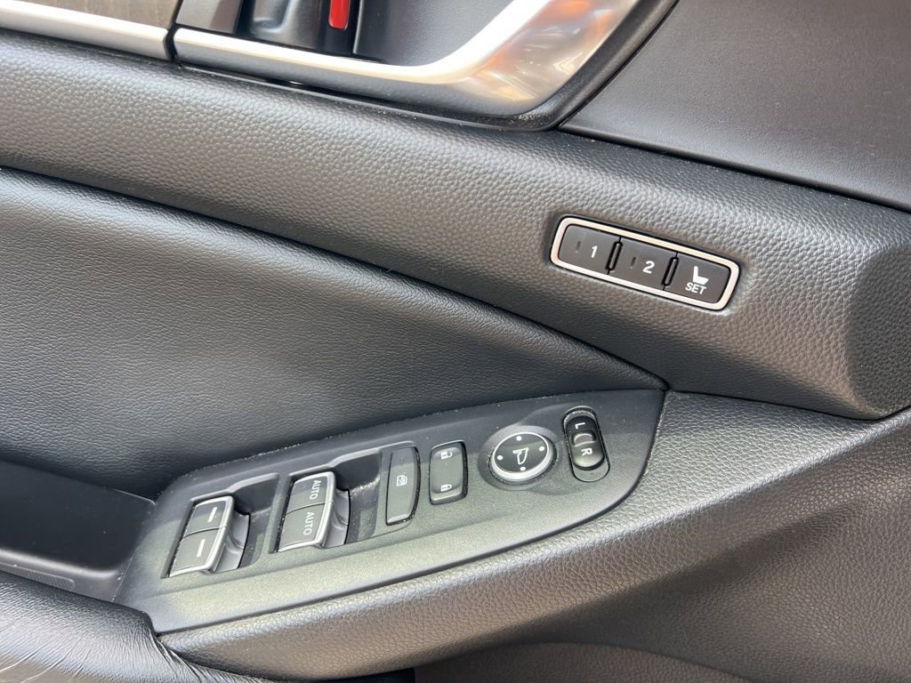 Used 2018 Honda Accord Touring image 40