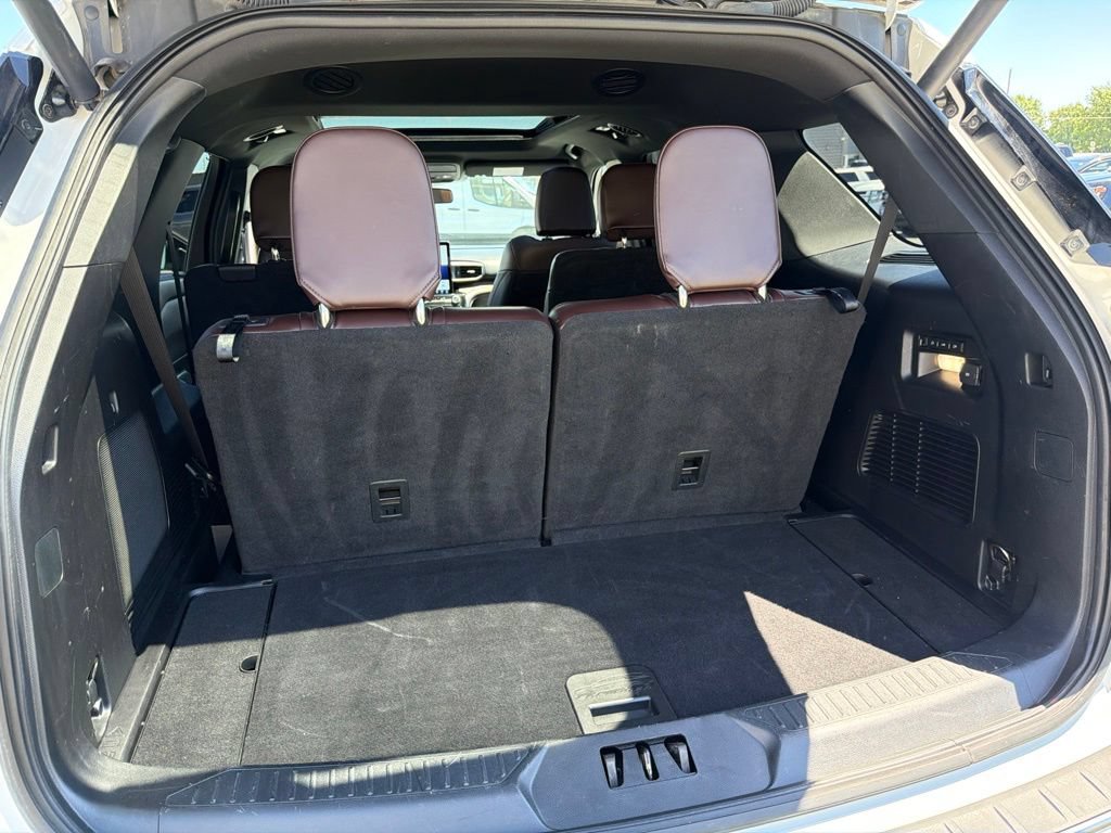 Used 2021 Ford Explorer Platinum AWD/4WD image 16