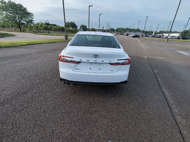 Used 2025 Toyota Camry SE FWD image 5