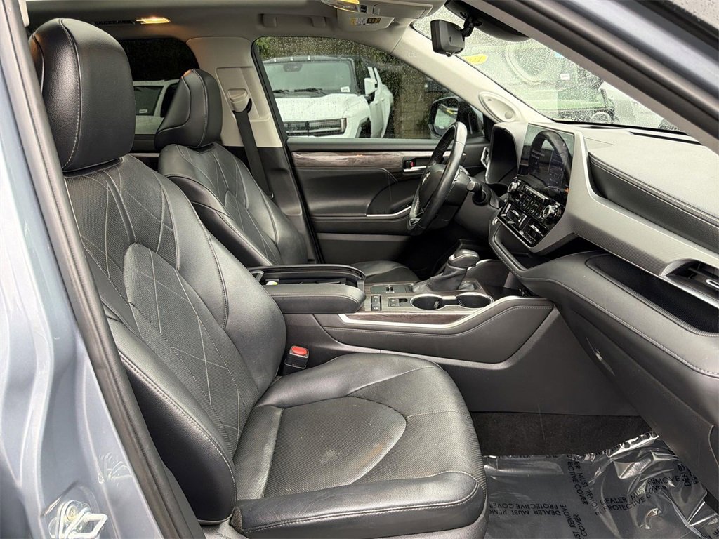 Used 2020 Toyota Highlander Platinum image 35