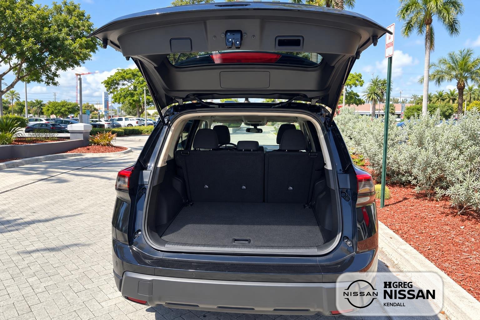 Used 2024 Nissan Rogue S FWD image 13