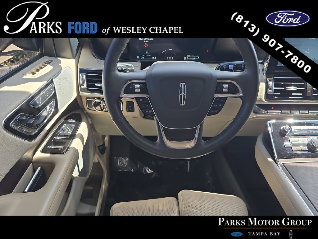 Used 2021 Lincoln Navigator Reserve w/ Luxury Package RWD image 13