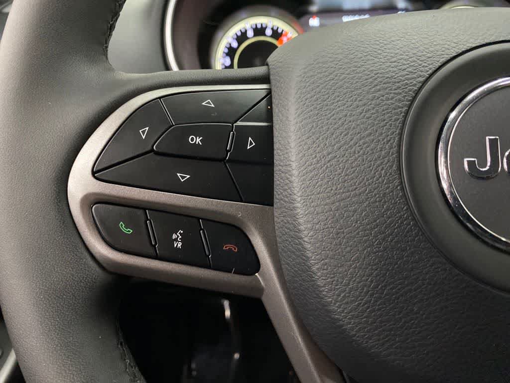 Used 2022 Jeep Cherokee Latitude Lux w/ Mopar Interior Package AWD/4WD image 19