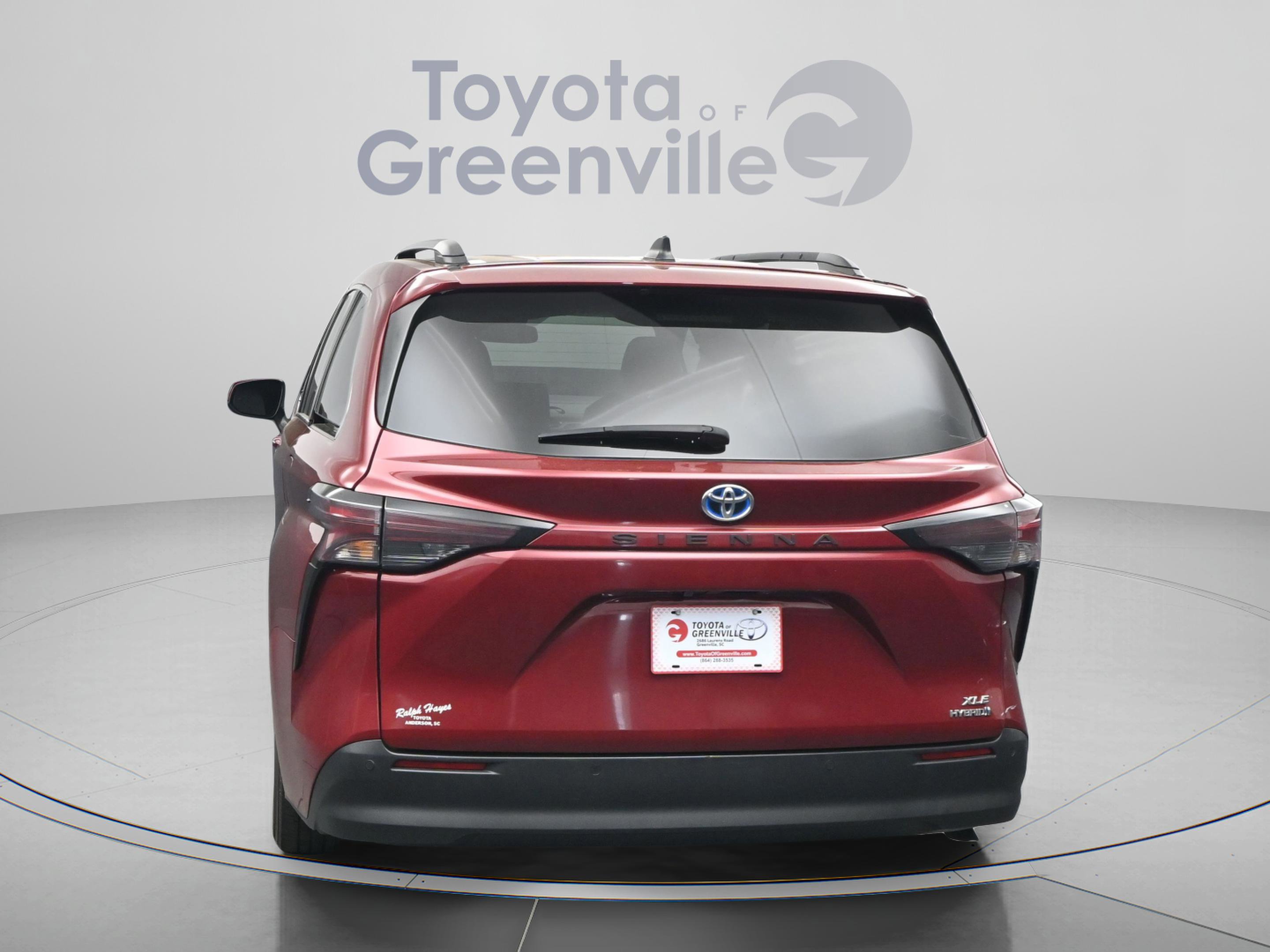 Used 2023 Toyota Sienna XLE image 11