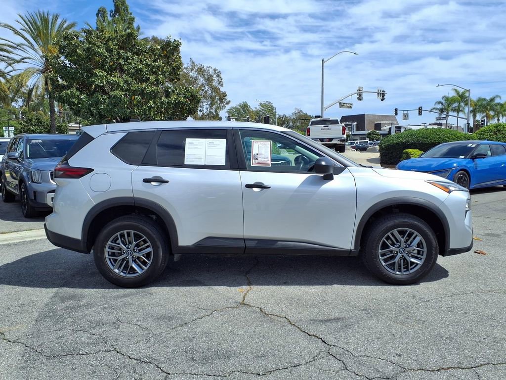 Used 2024 Nissan Rogue S image 5
