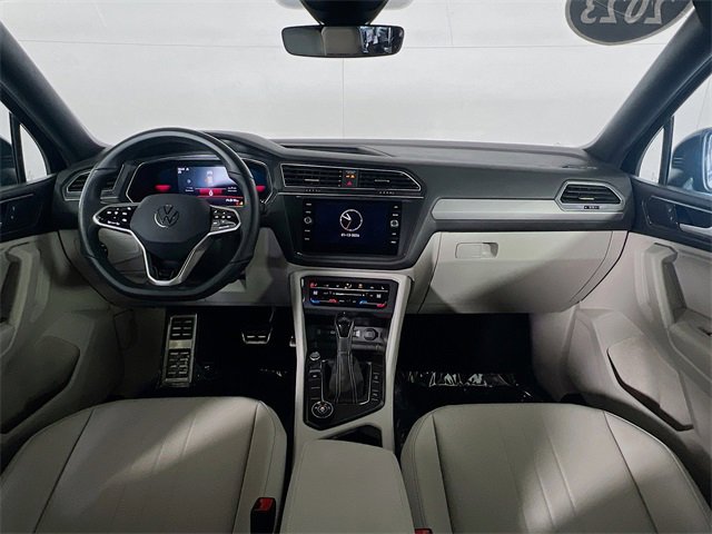 Used 2023 Volkswagen Tiguan SE R-Line image 27