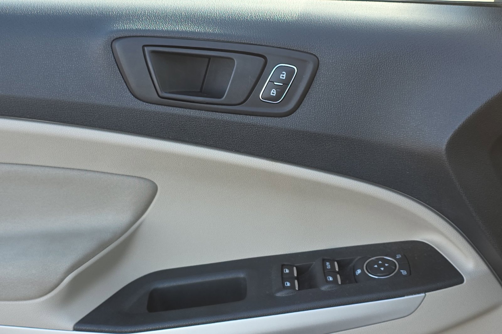 Used 2020 Ford EcoSport S image 11