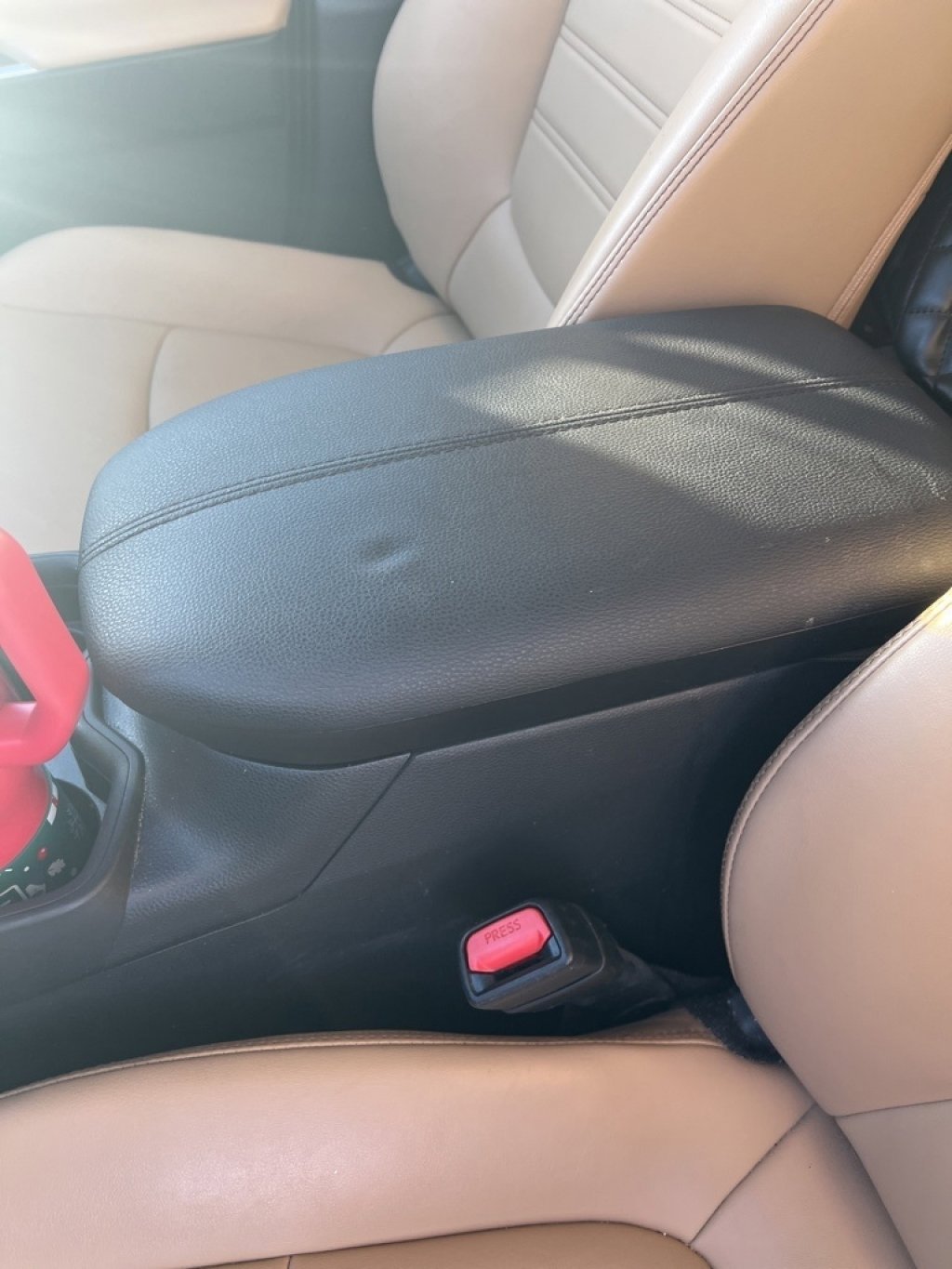 Used 2021 Toyota RAV4 XLE Premium image 9