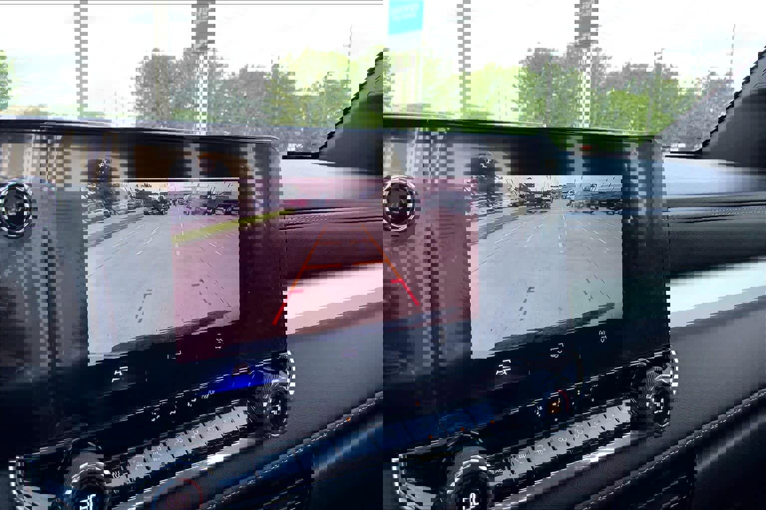 Used 2024 Chevrolet Colorado LT w/ LT Convenience Package image 28