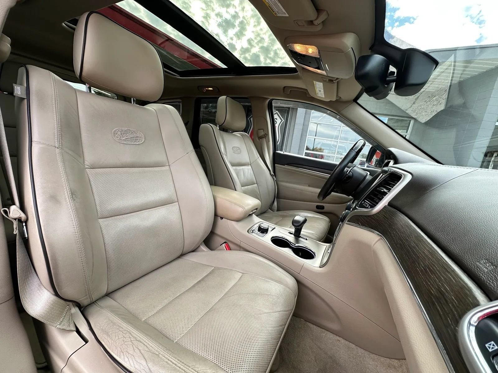 Used 2015 Jeep Grand Cherokee Overland AWD/4WD image 21